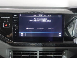 AppleCarPlay、Android Autoに対応。App-Connectを利用して、対応するアプリケーションを車載器の画面上で閲覧したり、音声で操作することが可能です。