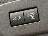 【パワーバックドア】スマートキーや運転席のボタンを押すだけでリアゲートが自動で開閉します!荷物を持っている時や、高い位置にあるバックドアを閉める際に便利な機能です♪