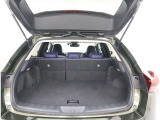 大容量トランクスペース。分割可倒式セカンドシートを使用すれば更に広大なスペースが実現します。