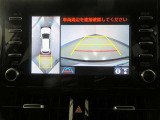 パノラミックビューモニター。車両を上から見たような映像をディスプレイオーディオに表示。運転席からの目視だけでは見にくい、車両周辺の状況をリアルタイムでしっかり確認できます。