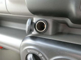 電子機器の使用が出来る12V電源を備えております