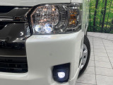 【LEDヘッドライト】悪天候や夜間走行時も良好な視界を確保し安心して運転できる高輝度LEDヘッドライトを装備!点灯速度が早く、消費電力も抑えられています。