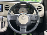 インテリアに合わせたデザインのステアリングは、運転される方のことも考え、運転しやすい形状、大きさです。是非一度、実際に触ってお確かめください。