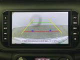 【バックモニター】後ろのカメラの映像をモニターに映し出すことができます!後方の見えない死角や、障害物との距離感をしっかり確認することができます!駐車が苦手な方におすすめです。