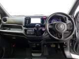 Honda車が初めての方にも扱いやすく分かりやすいインパネ周りと各種スイッチ類です。