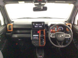 【前方視界】開放的な前方視界!運転がしやすく疲れにくいです♪窓が大きく、見通しがとっても良いおクルマですよ♪