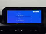 【12.3型ナビ】ナビゲーションや多彩なオーディオ機能を搭載した12.3インチのワイドディスプレイ。Apple CarPlayやAndroidAutoにも対応します。