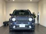 【フロントグリル】7スロットルグリルはJeep伝統の証です。SUVのみにこだわり続けている伝統あるJeep車へお乗り頂いてみてはいかがですか?