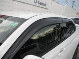 雨の日に便利なサイドバイザー付き♪喫煙者の方も重宝しますね♪
