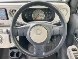 インテリアに合わせたデザインのステアリングは、運転される方のことも考え、運転しやすい形状、大きさです。是非一度、実際に触ってお確かめください。