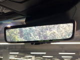 【デジタルインナーミラー】後席の大きな荷物や同乗者で後方が確認しづらい時でも安心!カメラが撮影した車両後方の映像をルームミラー内に表示。クリアな視界で状況の確認が可能です!