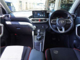 ◆視界広々で非常に運転しやすくロングドライブでも疲れを感じさせないすっきりとまとまったインパネ周りです。