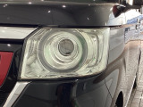 LEDヘッドライトは、点灯の瞬間から最大光量を発揮し、突然暗くなるトンネルなどでの安定感を高めます。