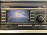 【バックカメラ】運転が苦手な方も車庫入れラクラクです!ギアをリバースに入れれば自動的に切り換わりますので、面倒な操作は不要です♪狭い駐車場もお車を傷つけず安心ですね!