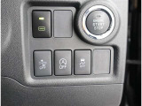 【スマートキー】を車の中に持ち込んでブレーキを踏みボタンを押すだけでエンジンスタート!キーを取り出し刺したり・回したりが無くとても便利です☆