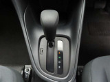 フロアシフトのCVTオートマチック車です。