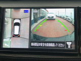 アラウンドビューモニターまるで車を真上から映したような映像で、前後左右の感覚が分かります♪車庫入れや駐車時に大活躍の機能です。