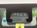 【スマートブレーキサポート】走行中に前方の車両等を認識し、衝突しそうな時は警報とブレーキで衝突回避と被害軽減をアシスト。より安全にドライブをお楽しみいただけます。