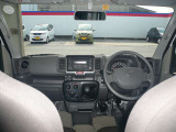 開放的で周囲が広く見渡せる運転席は車両の感覚がつかみやすくて安心安全です♪
