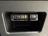 ETCカードを挿入することで高速道路を利用する際の支払いがキャッシュレスになったり、ETCスマートインターチェンジが利用できたり、とても便利なアイテムです!保証は修理保証のみとなります。