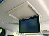 【フリップダウンモニター】大画面モニターで後席でもエンタメをお楽しみいただけます。小さなお子様にも大人気の装備です♪