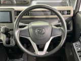 インテリアに合わせたデザインのステアリングは、運転される方のことも考え、運転しやすい形状、大きさです。是非一度、実際に触ってお確かめください。