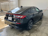 ホンダセンシング装着車となっております。衝突軽減ブレーキ、誤発進抑制機能、歩行者事故低減ステアリング、路外逸脱抑制機能、アダプティブクルーズコントロール、車線維持支援システム他、8つの機能で幅広く支援