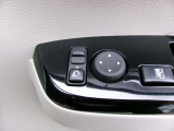ドアミラーの鏡面の調節、格納は運転席からすべて操作できます!