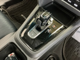 軽快でスマートな操作のシフトレバーです