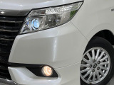【LEDヘッドライト】悪天候や夜間走行時も良好な視界を確保し安心して運転できる高輝度LEDヘッドライトを装備!点灯速度が早く、消費電力も抑えられています。