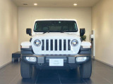 【フロントグリル】7スロットルグリルはJeep伝統の証です。SUVのみにこだわり続けている伝統あるJeep車へお乗り頂いてみてはいかがですか?