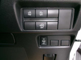 両側オートスライドドアで運転席からも操作出来ます。
