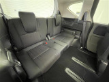 【サードシート】3列目もゆとりがあり居心地よくお過ごしいただけます。掲載箇所以外にご希望の写真がございましたらお気軽にお問い合わせ下さい。フロアマットは汚れが気になる場合は新品のご注文も承ります。