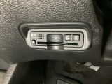 ハンドルの左下にETCがついています。高速道路の料金所の通過も楽々です!。 カードの取り出しもしやすい場所についています。