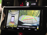 【パノラミックビューモニター】専用のカメラにより、上から見下ろしたような視点で360度クルマの周囲を確認することができます☆死角部分も確認しやすく、狭い場所での切り返しや駐車もスムーズに行えます。
