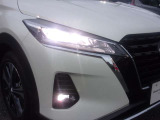ハロゲンヘッドランプの約2倍の光量でより明るく照らし、消費電力が少なく済む、LEDヘッドランプとフォグランプ!夜間走行時の視認性を高め、とても安心です♪