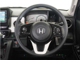 【Honda SENSING】 カメラ等装置で精度の高い検知能力を発揮、安全運転を支援します。ステアリング上のコントローラーに注目!