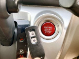 【スマートキー&プッシュスタートシステム】カバンやポケットに入れたままドアの開閉ができ、ワンタッチで楽々エンジンをかけられます♪