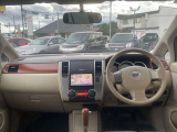 運転廻りの画像です!操作スイッチ類もキレイな状態です。専門スタッフが内外装を清掃・きめ細かい箇所までクリーニングしています。