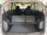 【多彩なシートアレンジ】背もたれを倒すとより多くの荷物を乗せることができます。