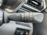 【オートライト(AUTO)】外の明るさをシステムが感知して、自動でヘッドライトが点灯します。ヘッドライトをつけ忘れを防ぐ便利機能です。