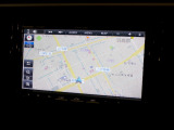 Aftermarketナビ付です。Aftermarket品ですがピッタリ枠に収まって純正品と遜色ありません。別のオーディオに交換もできます(有料)。