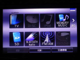AM・FM、フルセグTVに加え、Bluetooth機能でスマホからお好きな音楽をお楽しみいただけます。