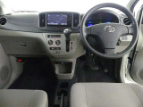 見通しのよいすっきりとした視界で、誰でも運転しやすいです。運転のしやすさは疲れにくさにも繋がりますよ♪
