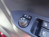 駐車時や狭い道でのすれ違い時に気を使うミラー。電動格納式ドアミラーはそんな時に便利です。