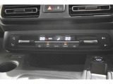 広々した展示場で、じっくりとお車のご確認をいただける環境をご用意しております!白基調の爽やかなショールームにて素敵なお車をご覧くださいませ。