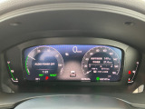 ホンダセンシング装着車となっております。衝突軽減ブレーキ、誤発進抑制機能、歩行者事故低減ステアリング、路外逸脱抑制機能、アダプティブクルーズコントロール、車線維持支援システム他、8つの機能で幅広く支援