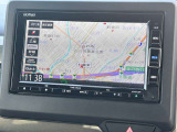 お出かけの際に安心のナビ付です☆バックカメラ機能で駐車もスムーズに行えます。