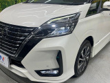 【LEDヘッドライト】悪天候や夜間走行時も良好な視界を確保し安心して運転できる高輝度LEDヘッドライトを装備!点灯速度が早く、消費電力も抑えられています。