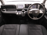 ◆視界広々で非常に運転しやすくロングドライブでも疲れを感じさせないすっきりとまとまったインパネ周りです。